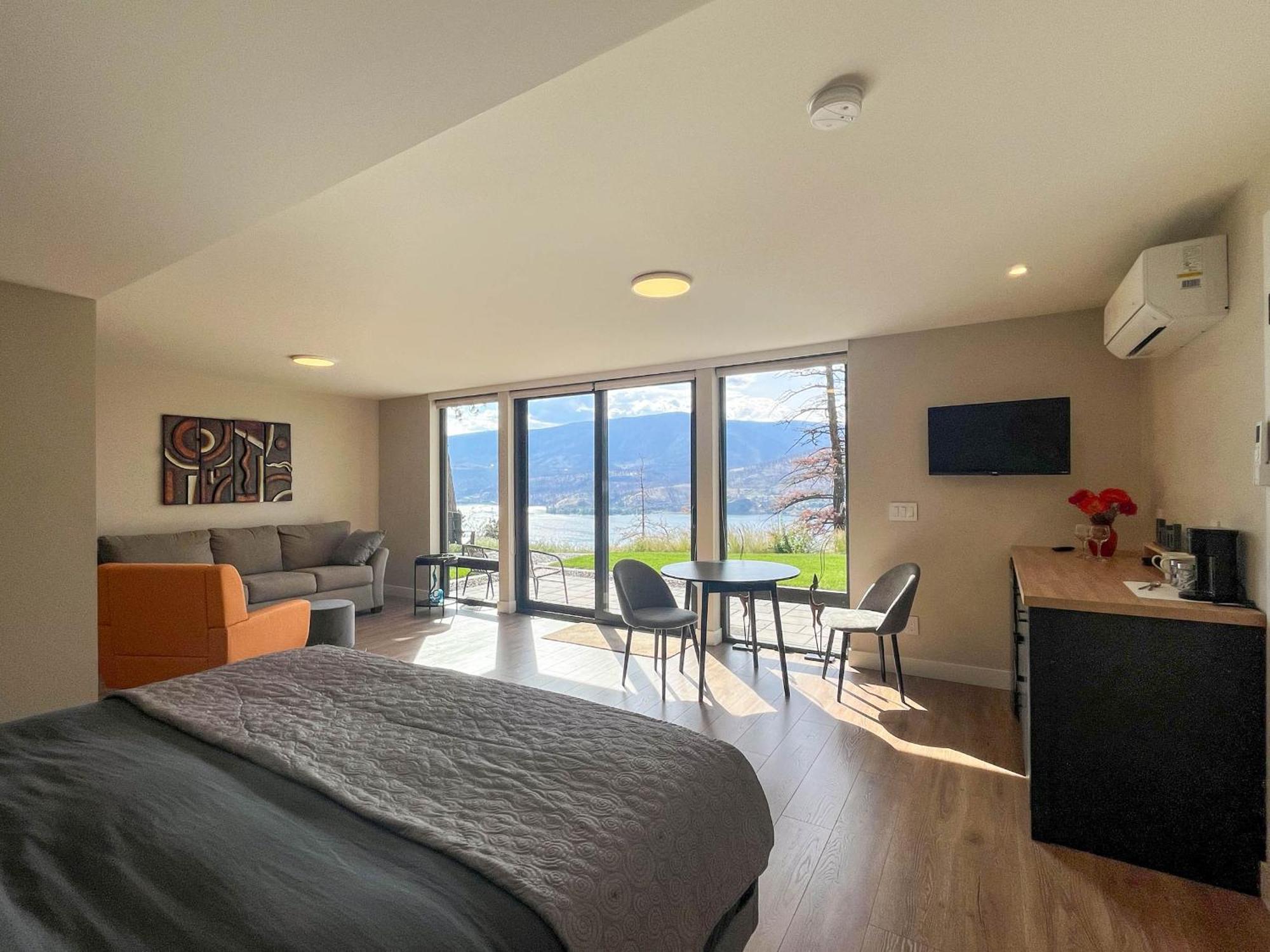 Kelowfornia Lakeview Retreat Kelowna Exterior photo