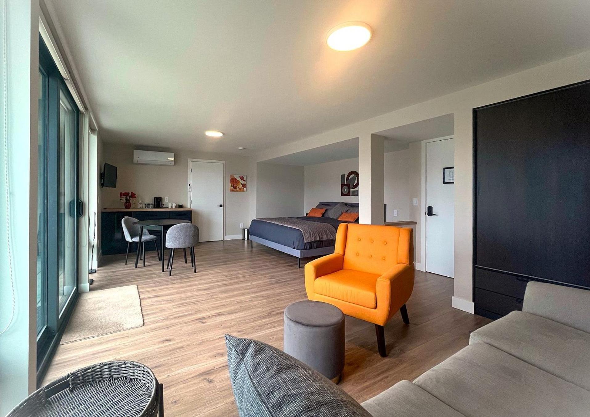 Kelowfornia Lakeview Retreat Kelowna Exterior photo
