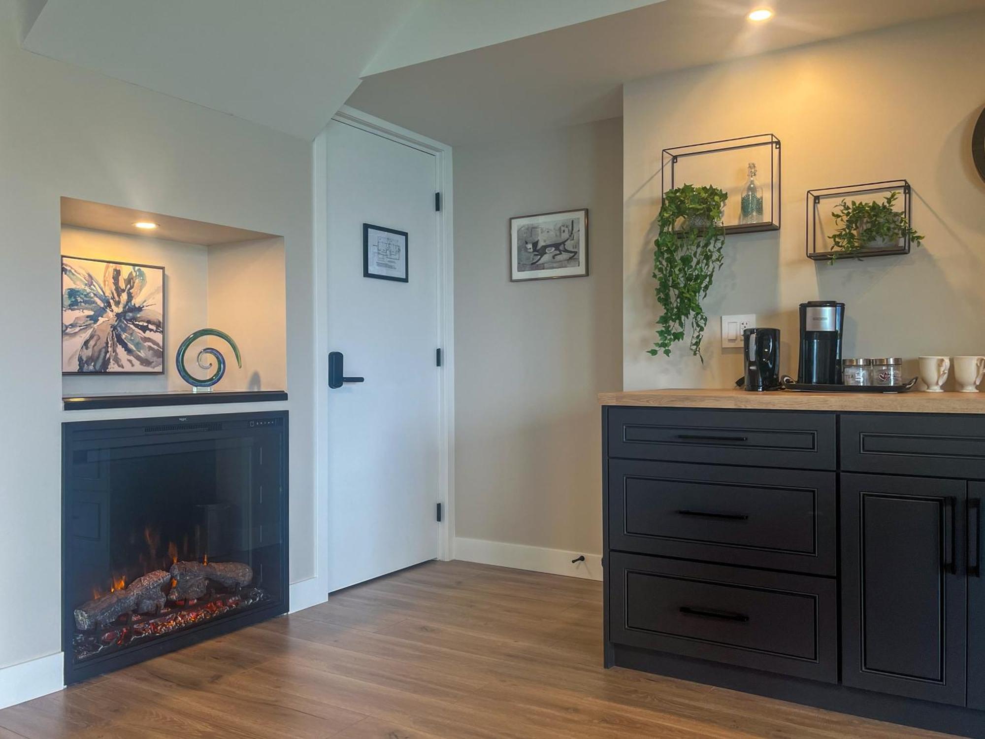 Kelowfornia Lakeview Retreat Kelowna Room photo