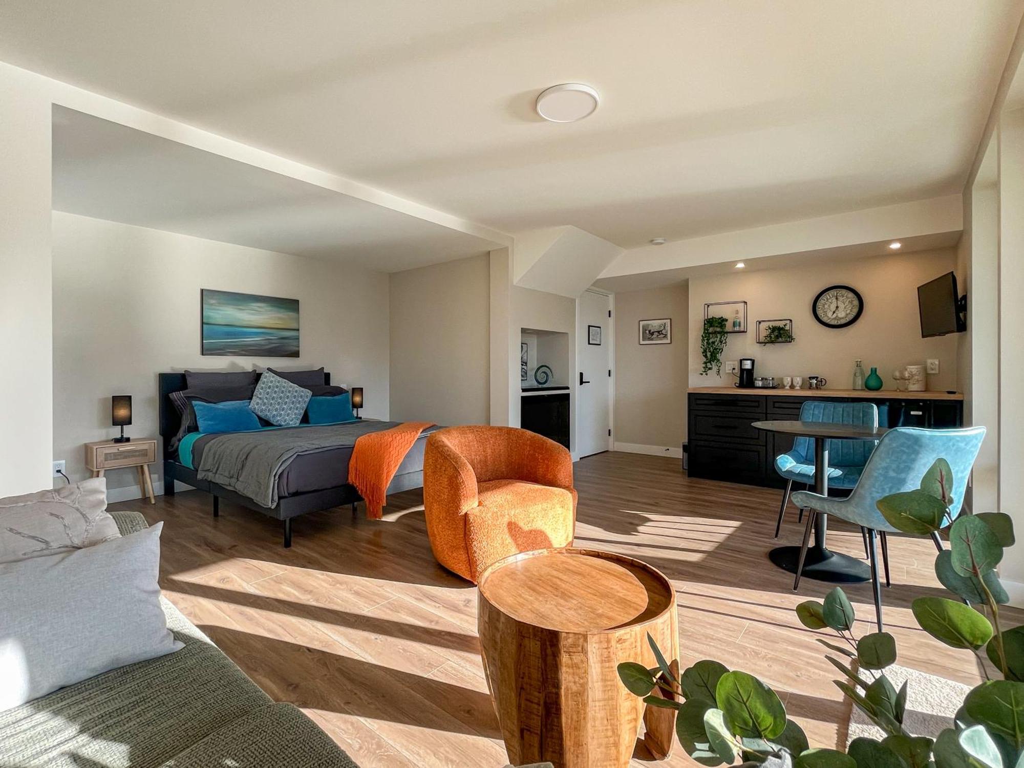Kelowfornia Lakeview Retreat Kelowna Room photo