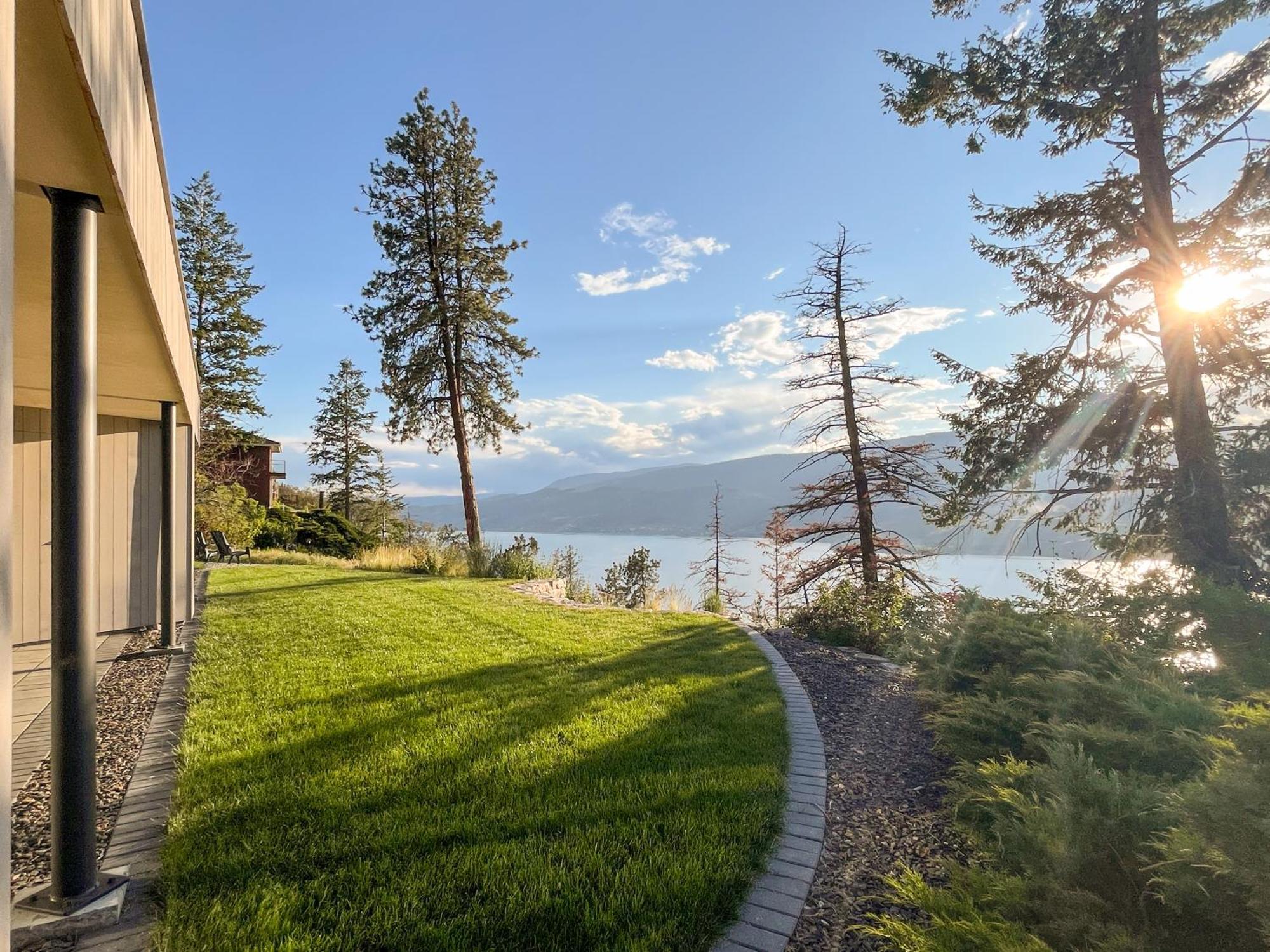 Kelowfornia Lakeview Retreat Kelowna Exterior photo
